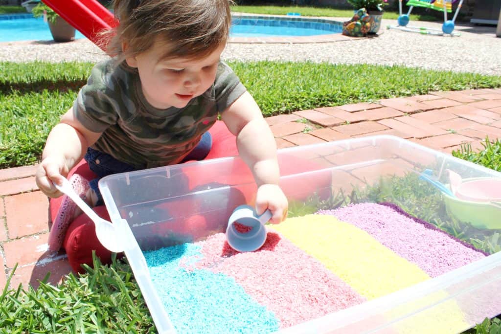 RAINBOW RICE- an easy and cheap sensory activity for toddlers and kids, indoor and outdoor!