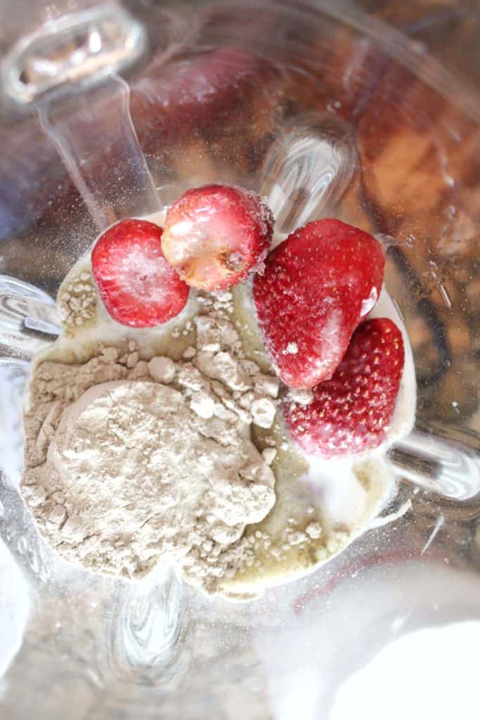 The Best lactation smoothie to boost milk supply and curb sugar cravings!