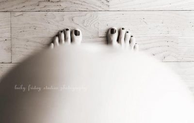 30+ Photos to Take Before Your Due Date (Maternity Photoshoot ideas!)