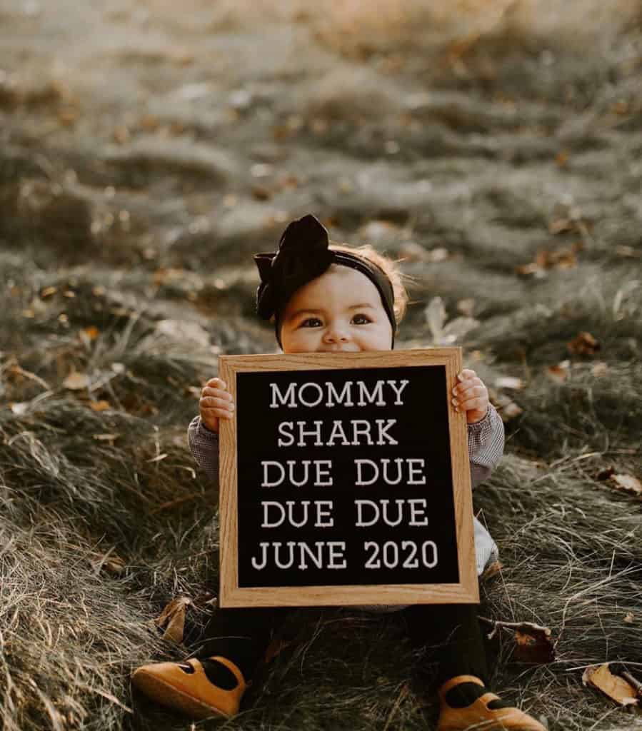 21 Unique and Creative ways to Announce your Pregnancy! Out of the box Pregnancy announcement ideas. 