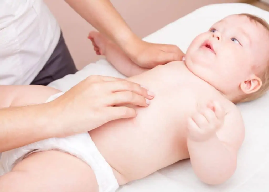 How chiropractic care can help your newborn baby. Better sleep, less ear infections and even with colic